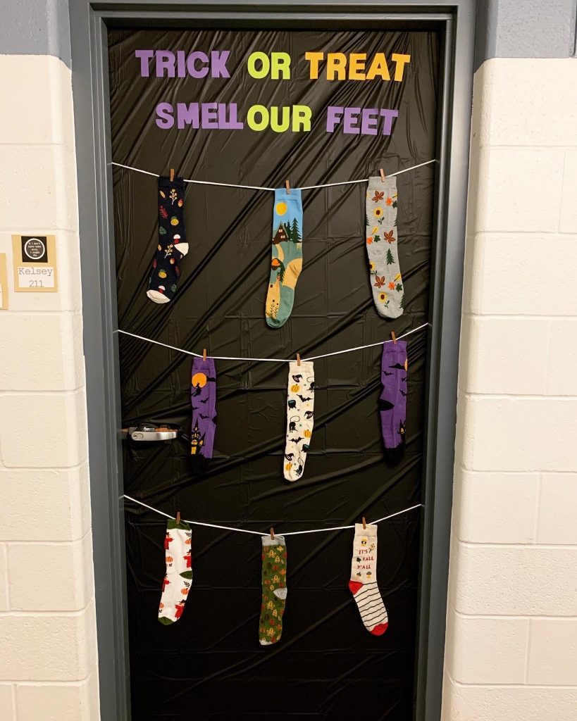 Tuckey Hosts Fall Door-Decorating Contest – Bethel Beacon